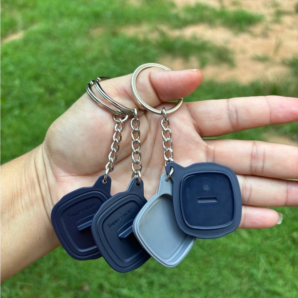 TUPPERWARE KEYCHAINS (3 PIECES) - Picture 2 of 9